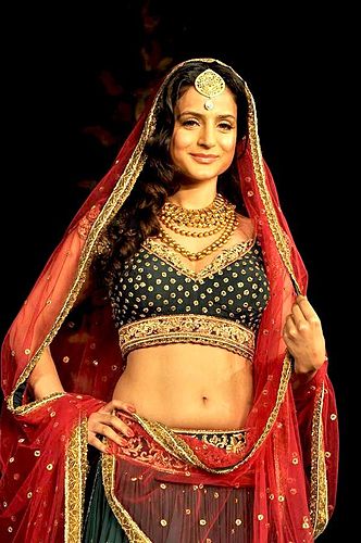 Featured image of post Midriff Meaning In Urdu Midriff noun anatomy a muscular partition separating the abdominal and thoracic cavities